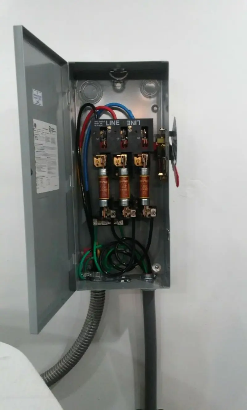Three-phase disconnect switch installed for Smoke Detector Installation in Fort Mohave